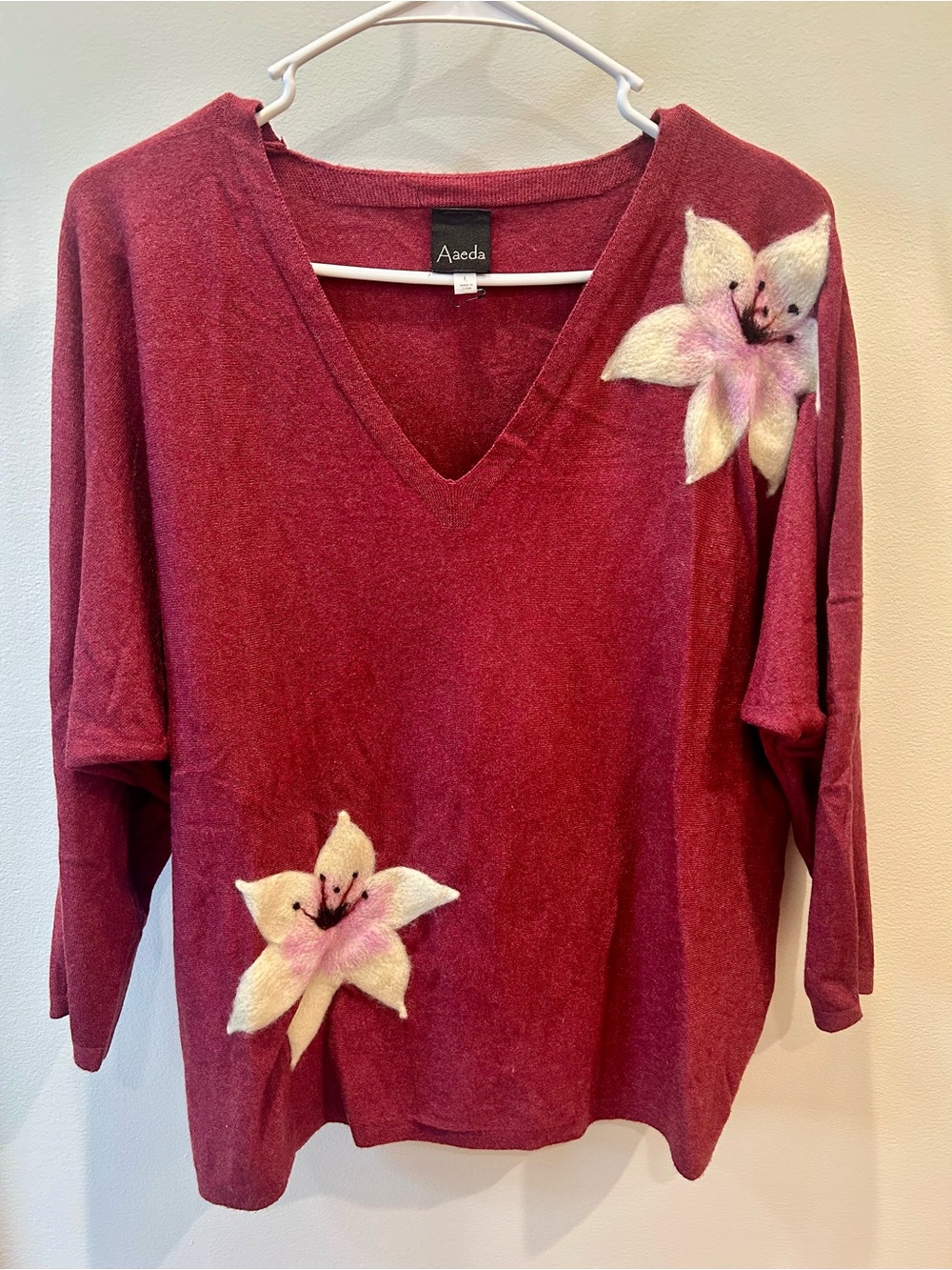 Aaeda Boho Burgundy V-Neck Dolman Sweater White Felted Flower Patch Large